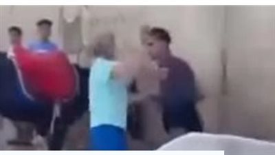 بسبب حمار.. سائحة تعتدي على شاب بالضرب بنزلة السمان