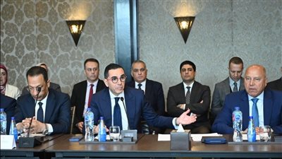 وزير الاستثمار والتجارة الخارجية يشارك بفعاليات الدورة الخامسة للجنة الاقتصادية المصرية المجرية المشتركة