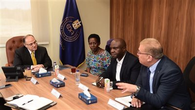 رئيس هيئة الدواء يناقش مع ممثلي مدينة اللقاحات والتكنولوجيا الحيوية الأوغندية عقد شراكة لتعزيز إتاحة الدواء المصري بأوغندا