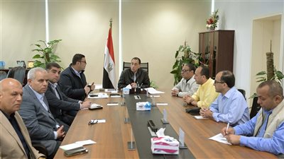 في مستهل جولته.. رئيس الوزراء يعقد اجتماعاً لاستعراض موقف تنفيذ المشروعات التنموية بالعلمين الجديدة والساحل الشمالي الغربي