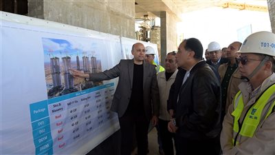 رئيس الوزراء يتفقد مشروع أبراج 