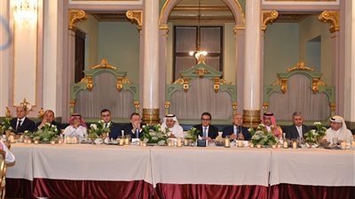 وزير الصناعة والنقل يشارك بفعاليات افتتاح ملتقى رجال الأعمال المصري السعودي