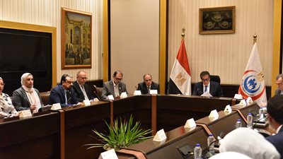 وزير الصحة يترأس اجتماعًا لبحث ودراسة فرص تعزيز الاستثمارات العالمية في السوق المصري