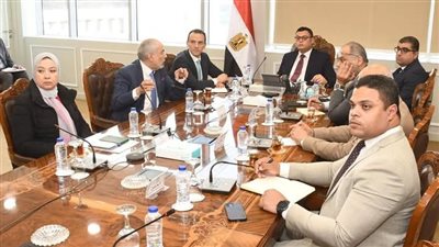 وزير الإسكان يلتقي مسئولي أحد المكاتب الاستشارية لاستعراض المشروعات ضمن 