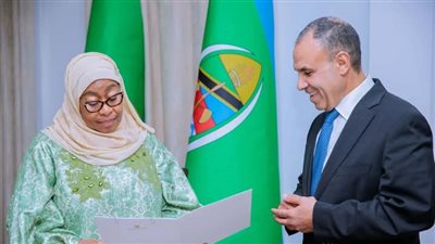 وزير الخارجية والهجرة يسلم رسالة خطية من فخ الرئيس إلى رئيسة جمهورية تنزانيا المتحدة