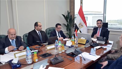 وزير التموين يؤكد على أهمية الرقابة على الذهب والمعادن الثمينة خلال اجتماع مع رئيس مصلحة الدمغة والموازين والجهات المعنية