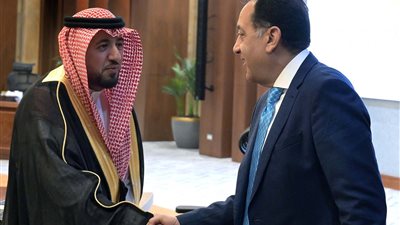 رئيس الوزراء يستقبل وفدًا من رجال الأعمال السعوديين لبحث فرص التعاون المشتركة