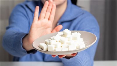 ماذا يحدث لجسمك عند التوقف عن تناول السكر لمدة شهر؟