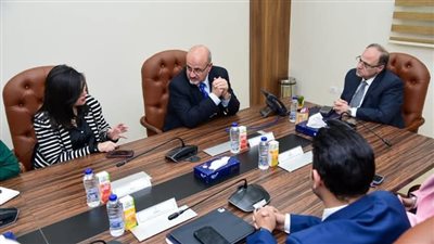  رئيس هيئة الدواء يناقش مع ممثلي منظمة الصحة العالمية إجراءات دعم قطاع الصناعة وتوافر الأدوية  