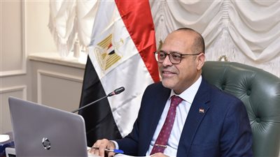 وزير العمل: الاثنين والخميس المُقبلان أجازة مدفوعة الأجر للعاملين بالقطاع الخاص بمناسبة عيدي شم النسيم وتحرير سيناء