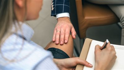 القبض على مدرس لتحرشه بابنة تاجر لحوم مجمدة بالشيخ زايد