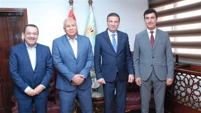 وزير الزراعة ومحافظ الوادي الجديد يبحثان تعزيز التعاون المصري السعودي في الاستثمار والتصنيع الزراعي