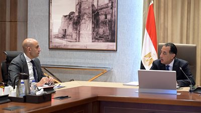 رئيس الوزراء يُتابع مع وزير التربية والتعليم عددًا من ملفات العمل