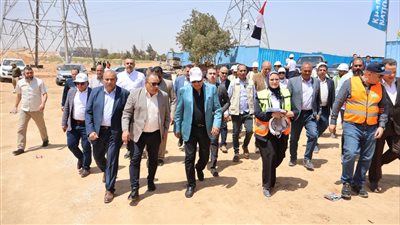 وزير الكهرباء يواصل جولاته الميدانية ويتفقد محطة محولات 