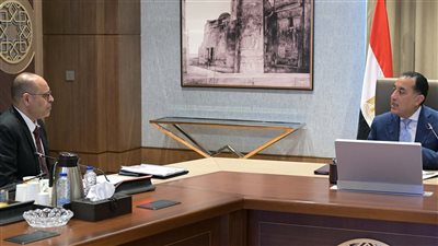 رئيس الوزراء يتابع مع وزير العمل عددا من ملفات العمل