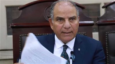 الحكم على نقيب المعلمين وآخر بتهمة تقاضى رشوة 26 مايو المقبل