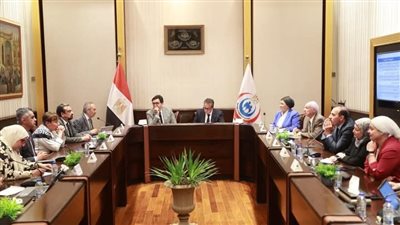 اللجنة الاستشارية العليا للتنمية البشرية تناقش خارطة طريق لإعداد الشباب المصري للذكاء الاصطناعي 