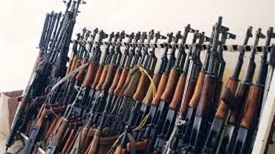 القبض على عنصرين إجراميين تخصص نشاطهما في تجارة الأسلحة بقنا