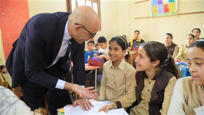 وزير التربية والتعليم يتابع انتظام العملية التعليمية خلال جولة مفاجئة في عدد من مدارس محافظة الشرقية