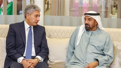 وزير السياحة والآثار يلتقي رئيس هيئة الطيران المدني والخطوط الجوية الإماراتية