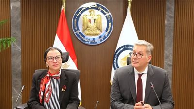 وزيرا البترول والبيئة يناقشان سبل خفض الانبعاثات الكربونية في مصر