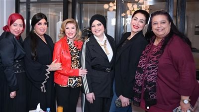 تحت العاصفة.. نجوم الفن يحتفلون بتجهيز 200 عروس مصرية في العلمين