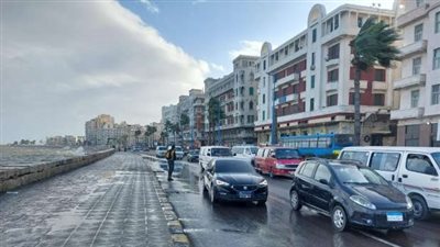 أمطار خفيفة على مناطق من القاهرة الكبرى على فترات متقطعة