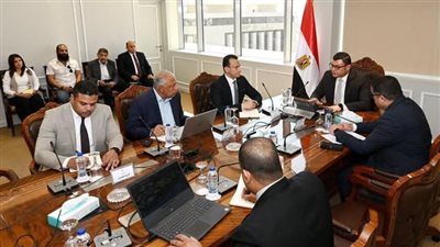 وزير الإسكان يعقد اجتماعًا لمتابعة الموقف التنفيذي لـ