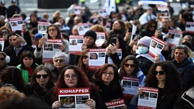 انفعالات عائلات المحتجزين الإسرائيليين على حكومة نتنياهو (تفاصيل)