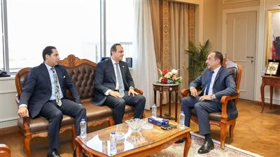 وزير قطاع الأعمال يبحث مع رئيس هيئة الرعاية الصحية تعزيز التعاون المشترك