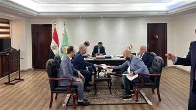  وزير الزراعة يعقد اللقاء الأسبوعي مع أعضاء مجلسي النواب والشيوخ