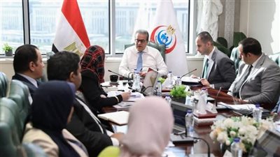 نائب رئيس مجلس الوزراء وزير الصحة يناقش مشروع موازنة قطاع الصحة للعام المالي 2026/2025
