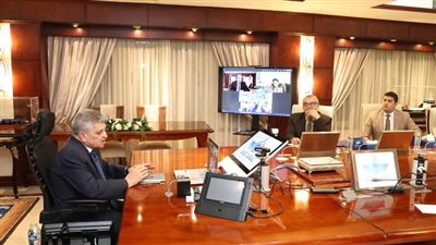 الفريق أسامة ربيع يجتمع بنائب الرئيس التنفيذي للأصول والعمليات بمجموعة CMA CGM 