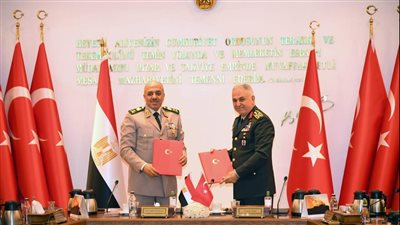 الفريق أحمد خليفة رئيس أركان حرب القوات المسلحة يعود إلى أرض الوطن بعد إنتهاء زيارته الرسمية لدولة تركيا