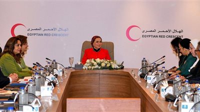 السيدة انتصار السيسى: يشرفنى تولى الرئاسة الشرفية للهلال الأحمر المصرى
