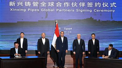 رئيس الوزراء يشهد توقيع 4 تعاقدات مع مصنع شركة 