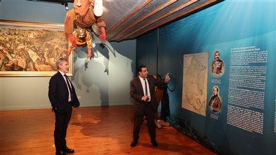 رئيس هيئة قناة السويس يبحث سبل التعاون المشترك مع السفير الإيطالي في مجال السياحة البحرية وصيانة وإصلاح السفن