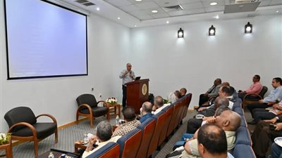 في ثاني أيام زيارته لمحافظة أسوان.. وزير الري يلتقي بالمهندسين العاملين بهيئة السد العالي