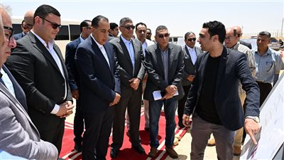 رئيس الوزراء يتابع موقف تنفيذ أعمال الطرق والمرافق بتوسعات مدينة الشيخ زايد (زايد الجديدة)