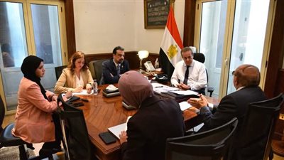 نائب رئيس مجلس الوزراء وزير الصحة يبحث مسارات التعليم التخصصي والدراسات العليا للأطباء