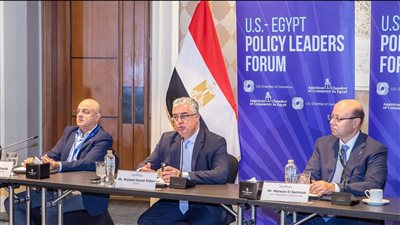 رئيس اقتصادية قناة السويس يشارك بمائدة مستديرة بعنوان 