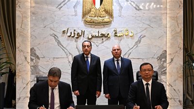 شهدها رئيس الوزراء.. توقيع اتفاقية لتجميع سيارة طرازات جيتور T1 و T2 محليًا باستثمارات 123 مليون دولار