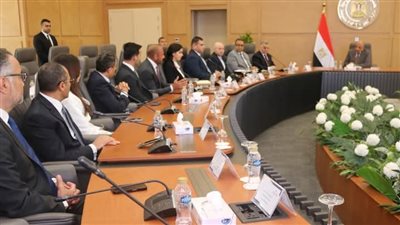 وزير الكهرباء يسلّم شهادات تأهيل 4 مشروعات لإنتاج الطاقة المتجددة وبيعها لمستهلكين صناعيين