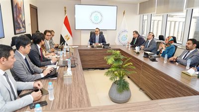 رئيس الرعاية الصحية يتابع مع ممثلي 