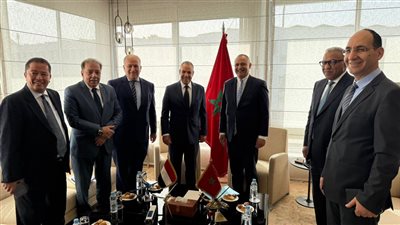 لقاء وزير الخارجية والهجرة مع وزير الصناعة والتجارة المغربي في الرباط