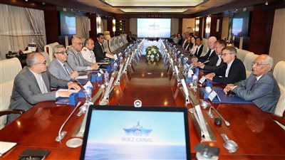 قناة السويس تعقد اجتماعًا موسعًا مع الاتحاد الدولي للتأمين البحري لبحث التطورات الإيجابية بالملاحة بالمنطقة