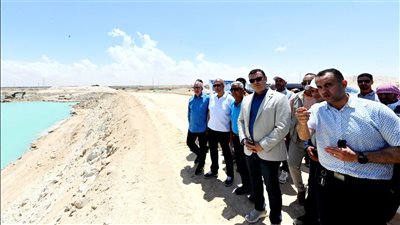وزير الإسكان يتفقد مشروع M8 by the lake وأعمال البحيرات والطرق وبوابات 