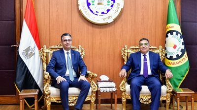 محافظ الدقهلية يستقبل وزير التموين بمكتبه في مستهل زيارته لعدد من المشروعات
