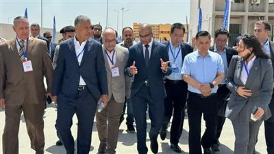نائب وزير الإسكان يتفقد مصنع 