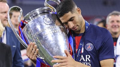 حكيمي يوجه رسالة للمغاربة بعد التتويج الأوروبي